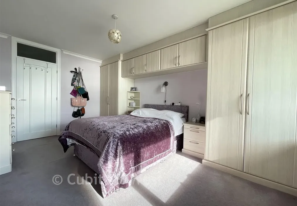 Bedroom 1 - West Parade, Worthing, West Sussex - Wards of Kent