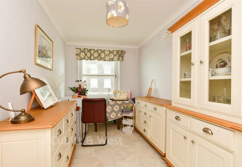 Bedroom 3 - West Parade, Worthing, West Sussex - Wards of Kent