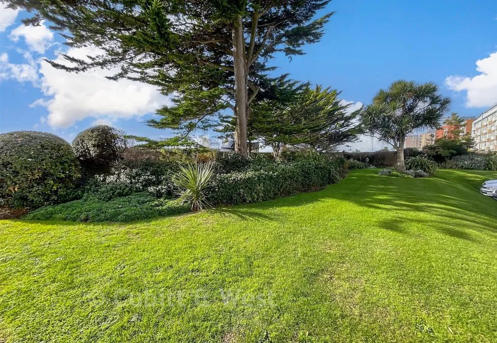Gardens - West Parade, Worthing, West Sussex - Wards of Kent