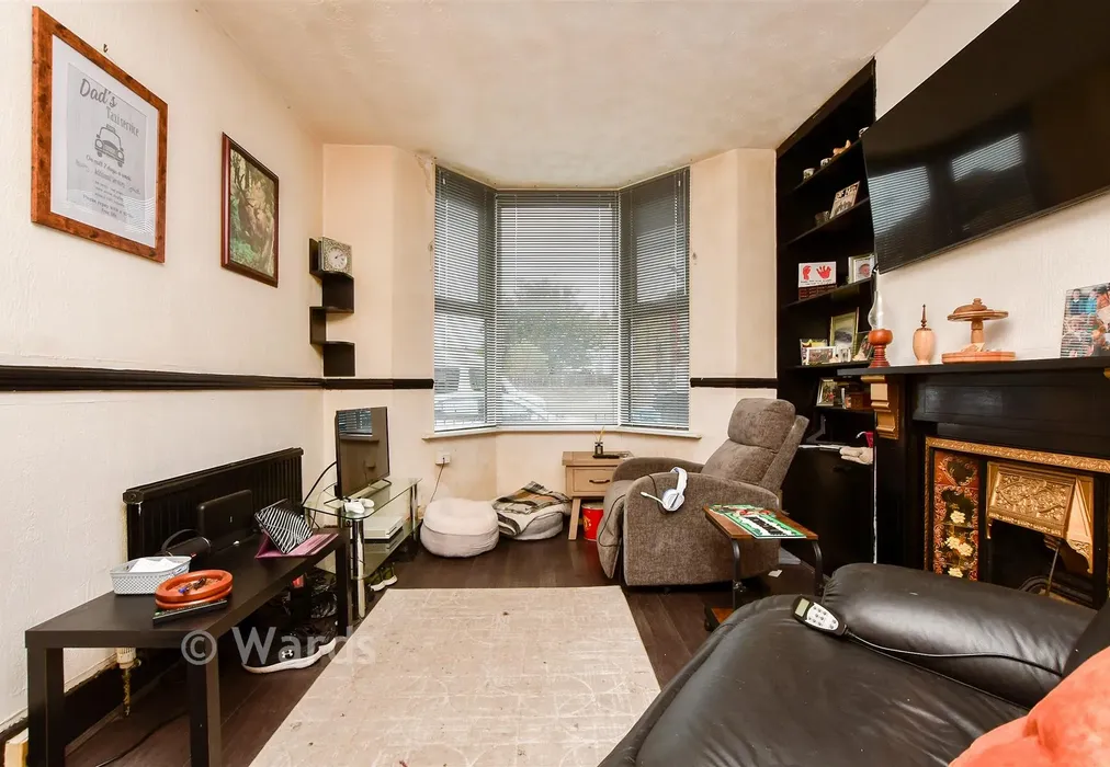 Lounge - St. Luke's Avenue, Ramsgate, Kent - Wards of Kent