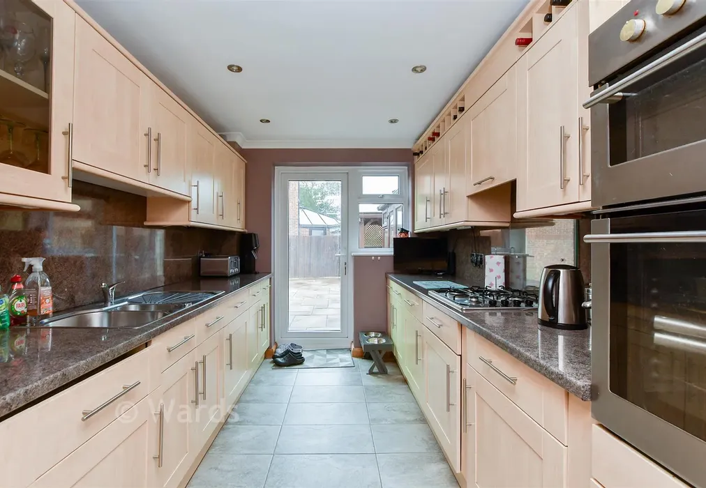 Kitchen - Barrington Crescent, Birchington, Kent - Wards of Kent