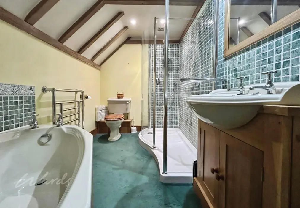 bathroom - Pashley Road Ticehurst TN5 - Wards of Kent