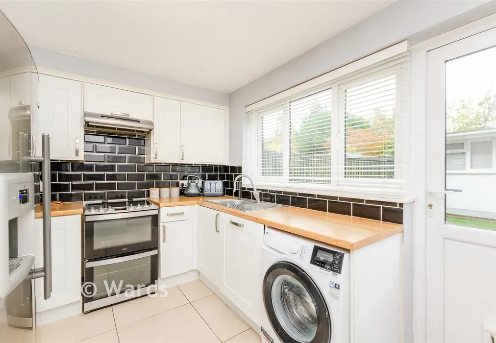 Kitchen - Hayes Road, St. James Park, Greenhithe, Kent - Wards of Kent