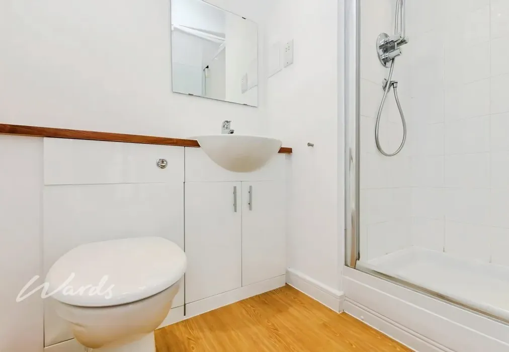 En-suite - Waterstone Way Greenhithe DA9 - Wards of Kent
