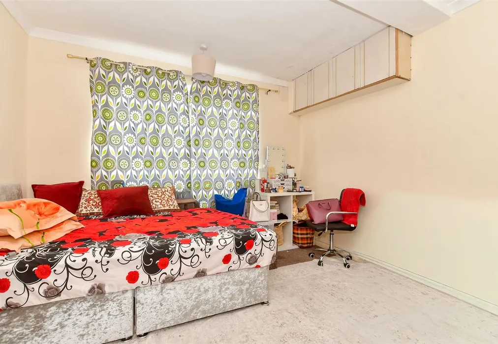 Bedroom 1 - Chelmer Crescent, Barking, Essex - Wards of Kent