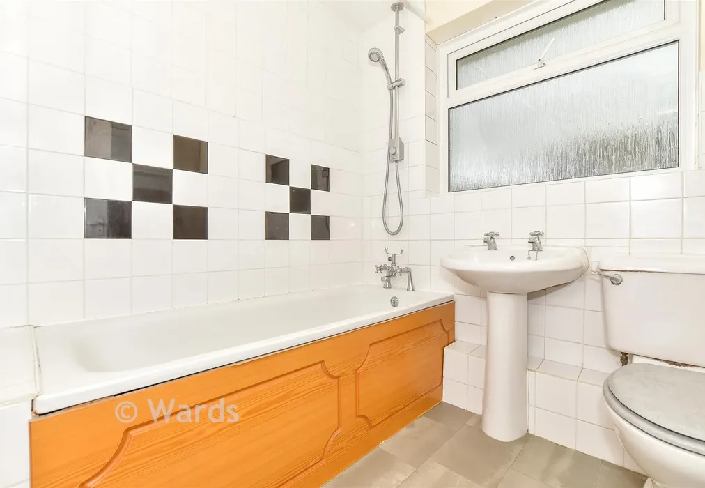 Bathroom - College Avenue, Tonbridge, Kent - Wards of Kent