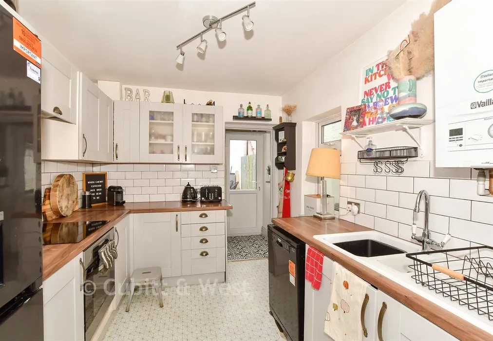 Kitchen - New Street, Horsham, West Sussex - Wards of Kent