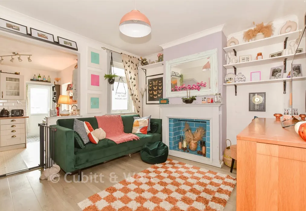 Lounge - New Street, Horsham, West Sussex - Wards of Kent