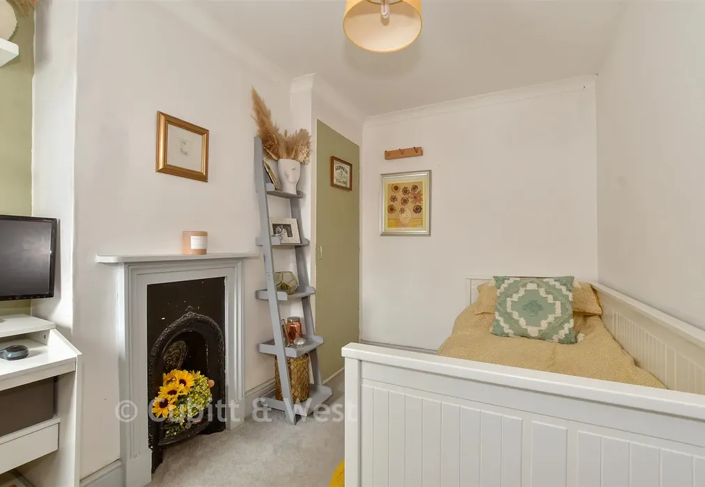 Bedroom 2 - New Street, Horsham, West Sussex - Wards of Kent