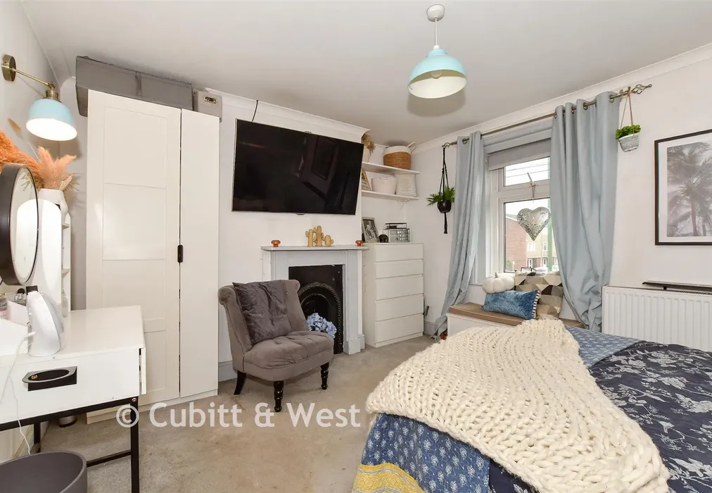 Bedroom 1 - New Street, Horsham, West Sussex - Wards of Kent