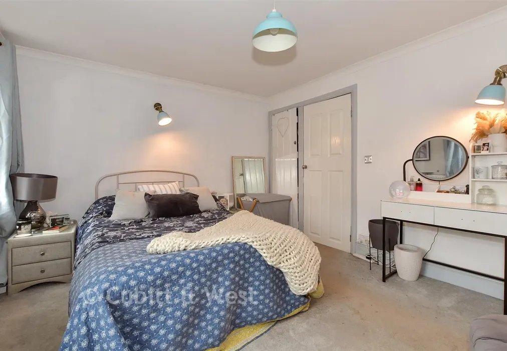 Bedroom 1 - New Street, Horsham, West Sussex - Wards of Kent