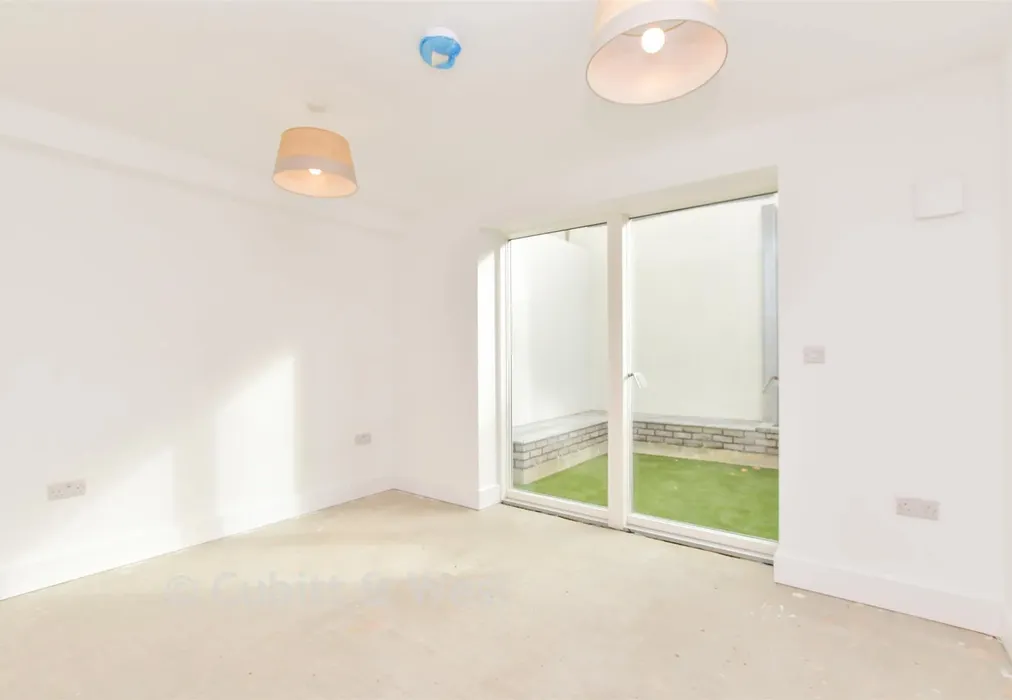 Bedroom 1 - Lowther Road, Brighton, East Sussex - Wards of Kent