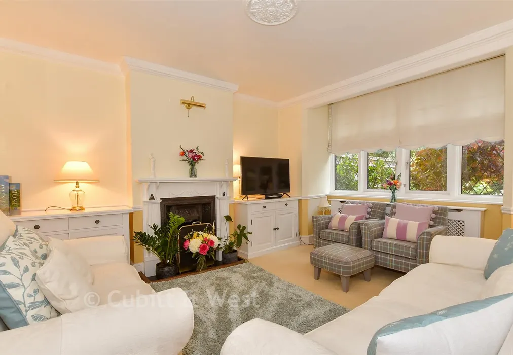 Lounge - Nuthurst Street, Nuthurst, Horsham, West Sussex - Wards of Kent
