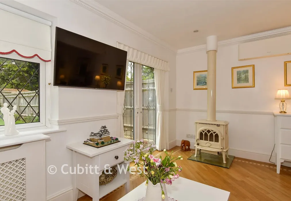 Family Area - Nuthurst Street, Nuthurst, Horsham, West Sussex - Wards of Kent