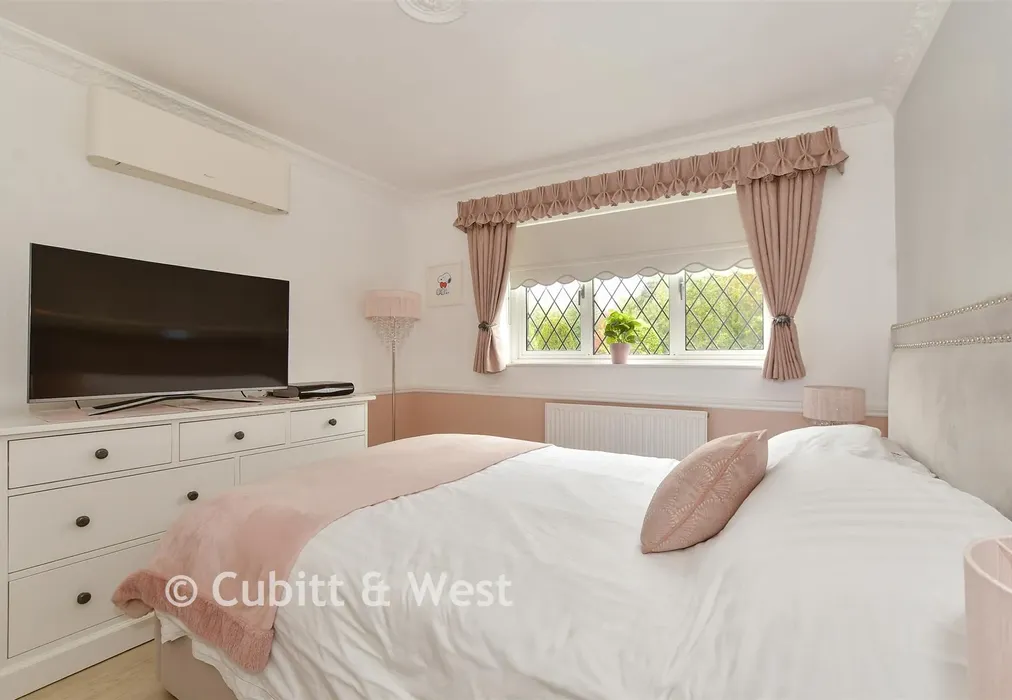Bedroom 1 - Nuthurst Street, Nuthurst, Horsham, West Sussex - Wards of Kent