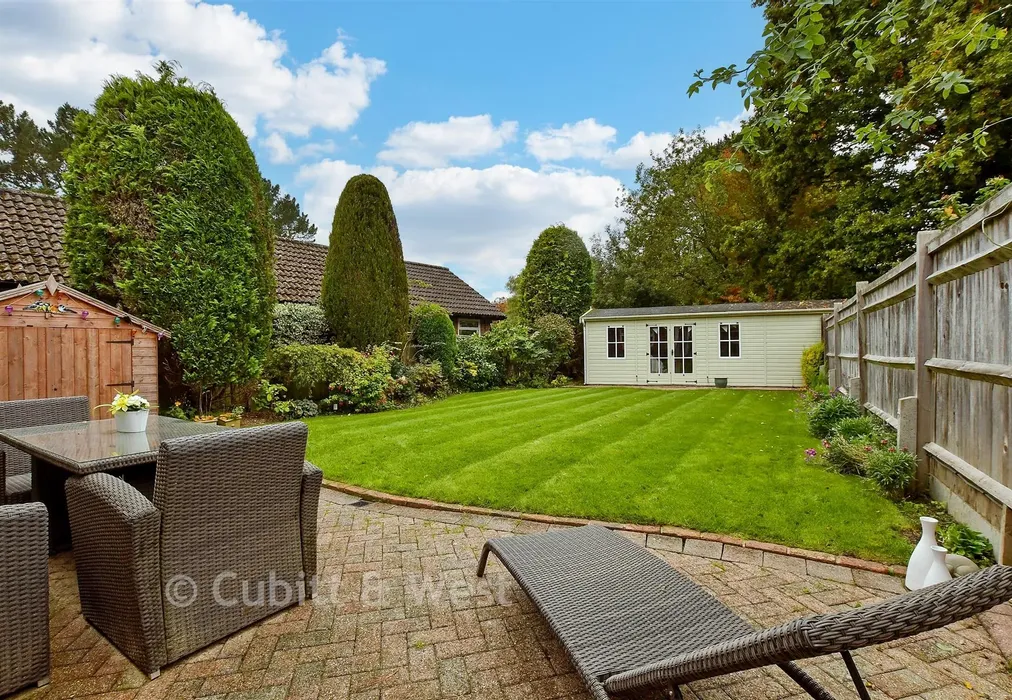 Rear Garden - Nuthurst Street, Nuthurst, Horsham, West Sussex - Wards of Kent