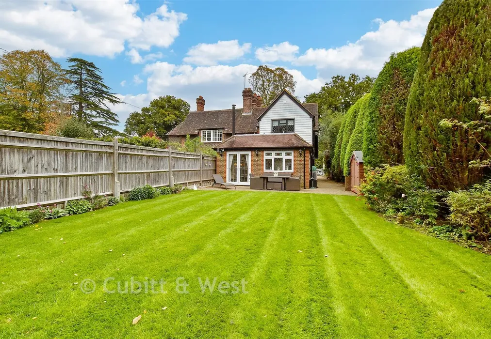 Rear Garden - Nuthurst Street, Nuthurst, Horsham, West Sussex - Wards of Kent