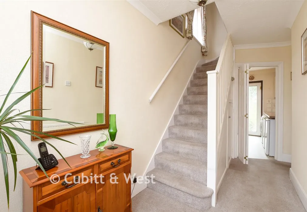 Entrance Hall - Shirley Avenue, Redhill, Surrey - Wards of Kent
