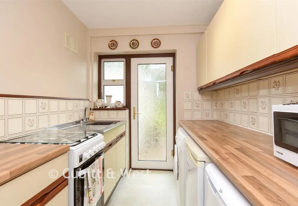Kitchen - Shirley Avenue, Redhill, Surrey - Wards of Kent