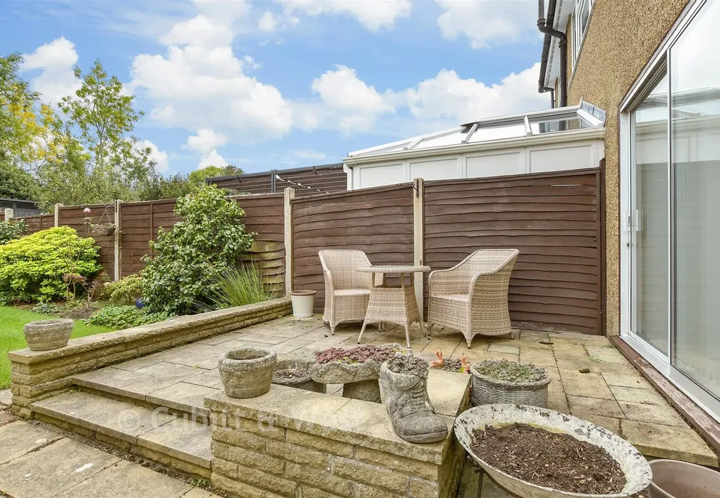 Rear Garden - Shirley Avenue, Redhill, Surrey - Wards of Kent