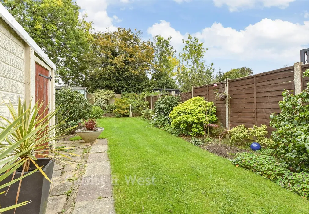 Rear Garden - Shirley Avenue, Redhill, Surrey - Wards of Kent