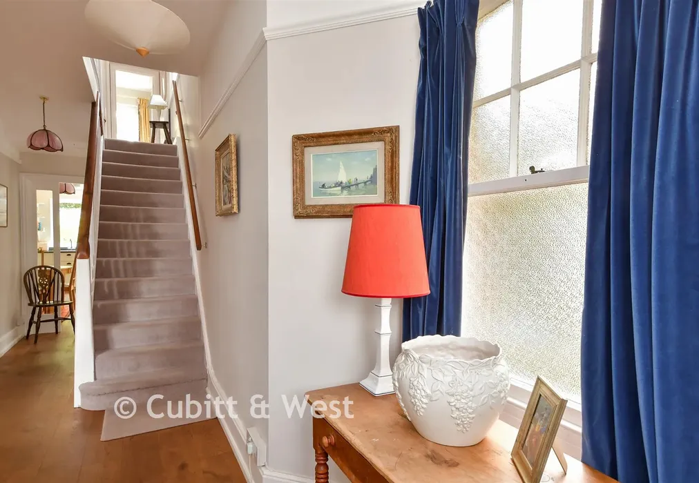 Entrance Hall - The Avenue, Lewes, East Sussex - Wards of Kent