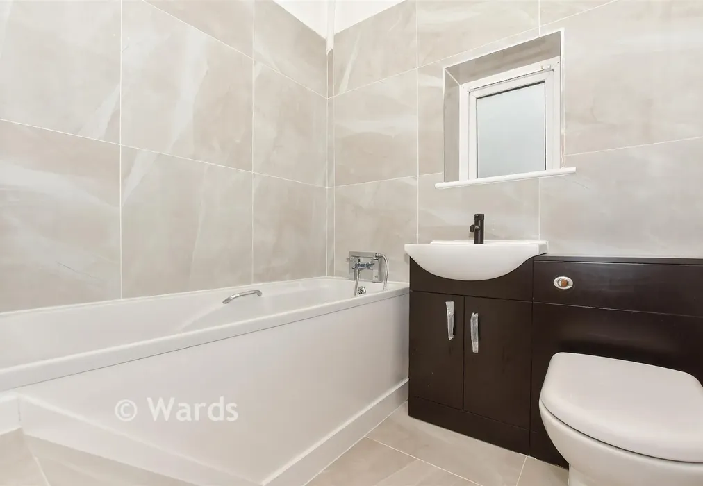 Bathroom - West Park Road, Maidstone, Kent - Wards of Kent