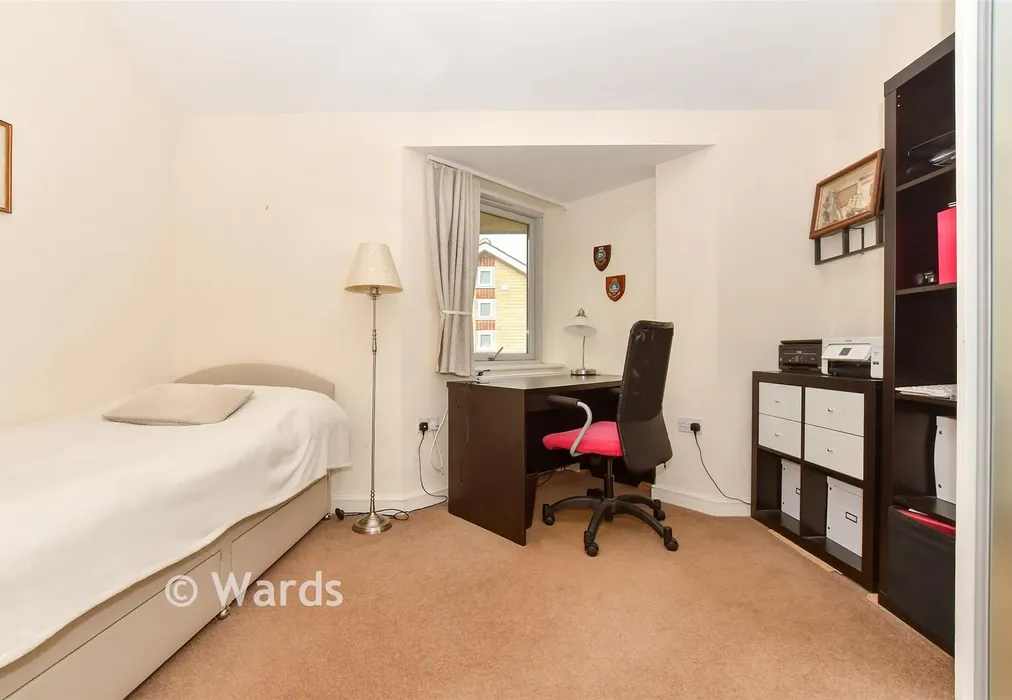 Bedroom 1 - Priory Courtyard, Ramsgate, Kent - Wards of Kent