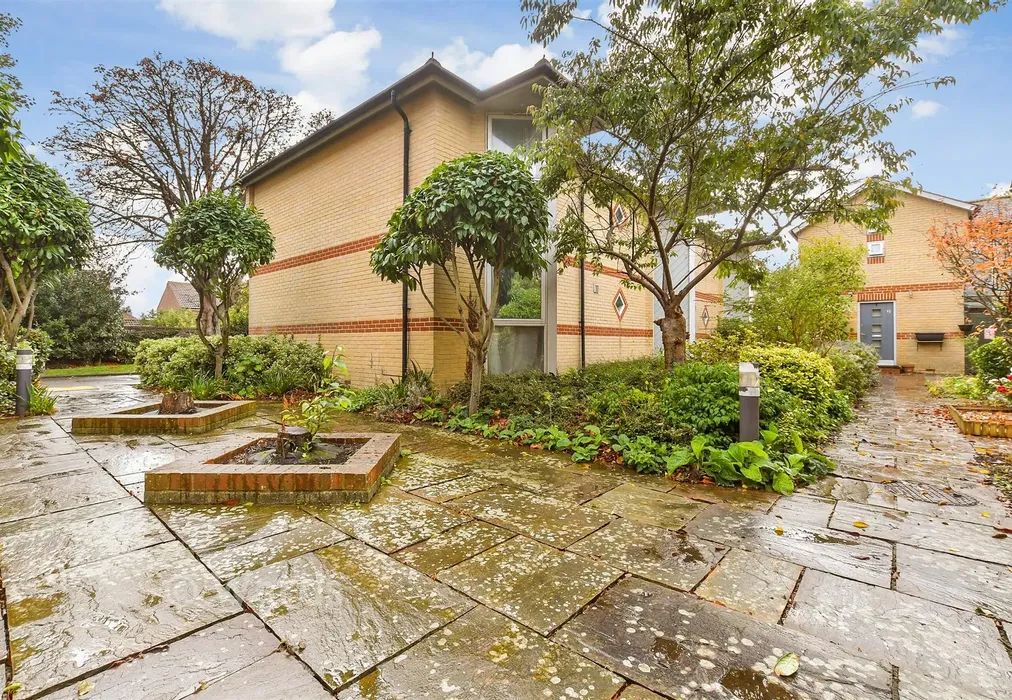 Communal Gardens - Priory Courtyard, Ramsgate, Kent - Wards of Kent