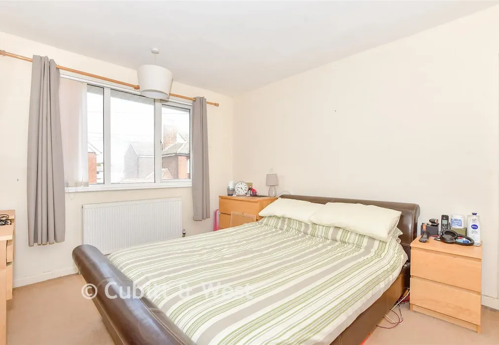 Bedroom 1 - Knox Road, Havant, Hampshire - Wards of Kent