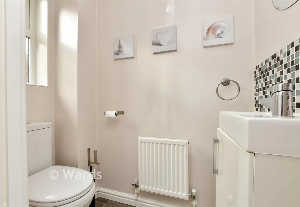 Cloakroom - Arolla Road, Herne Bay, Kent - Wards of Kent