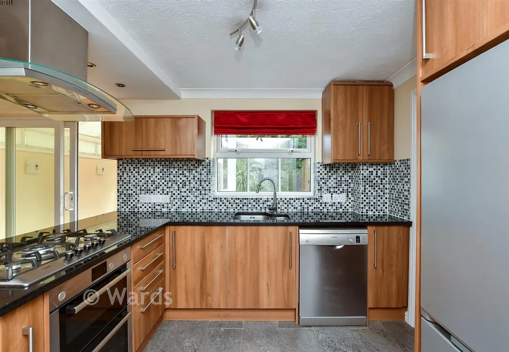 Kitchen - Arolla Road, Herne Bay, Kent - Wards of Kent