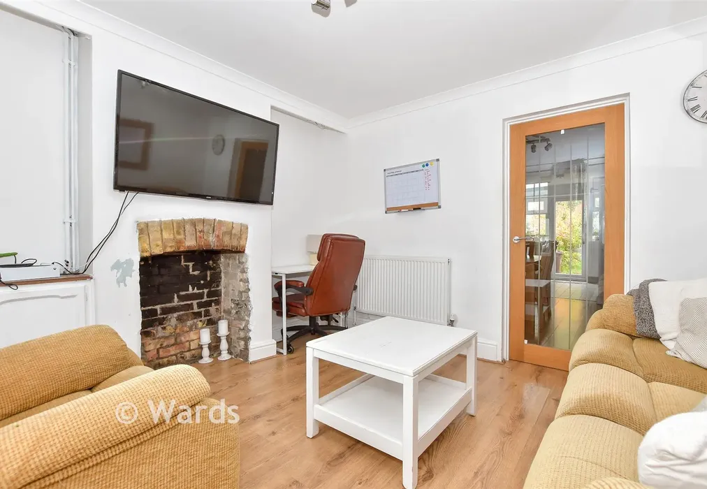 Lounge - Cork Street, Eccles, Aylesford, Kent - Wards of Kent