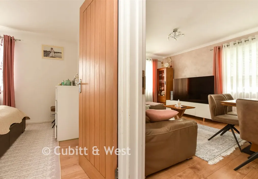 Internal Lifestyle Photograph - Woodlands Road, Redhill, Surrey - Wards of Kent
