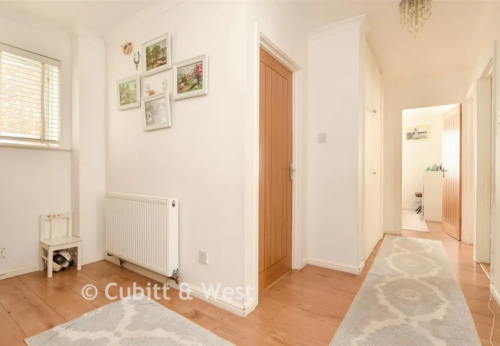 Entrance Hall - Woodlands Road, Redhill, Surrey - Wards of Kent