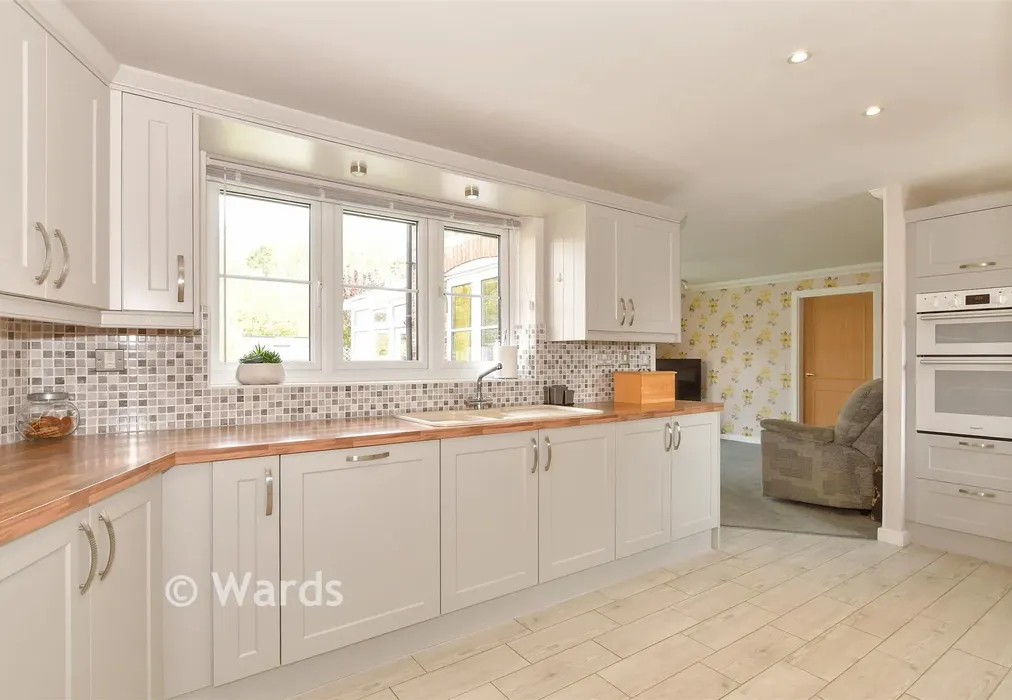 Kitchen - Court Tree Drive, Eastchurch, Sheerness, Kent - Wards of Kent