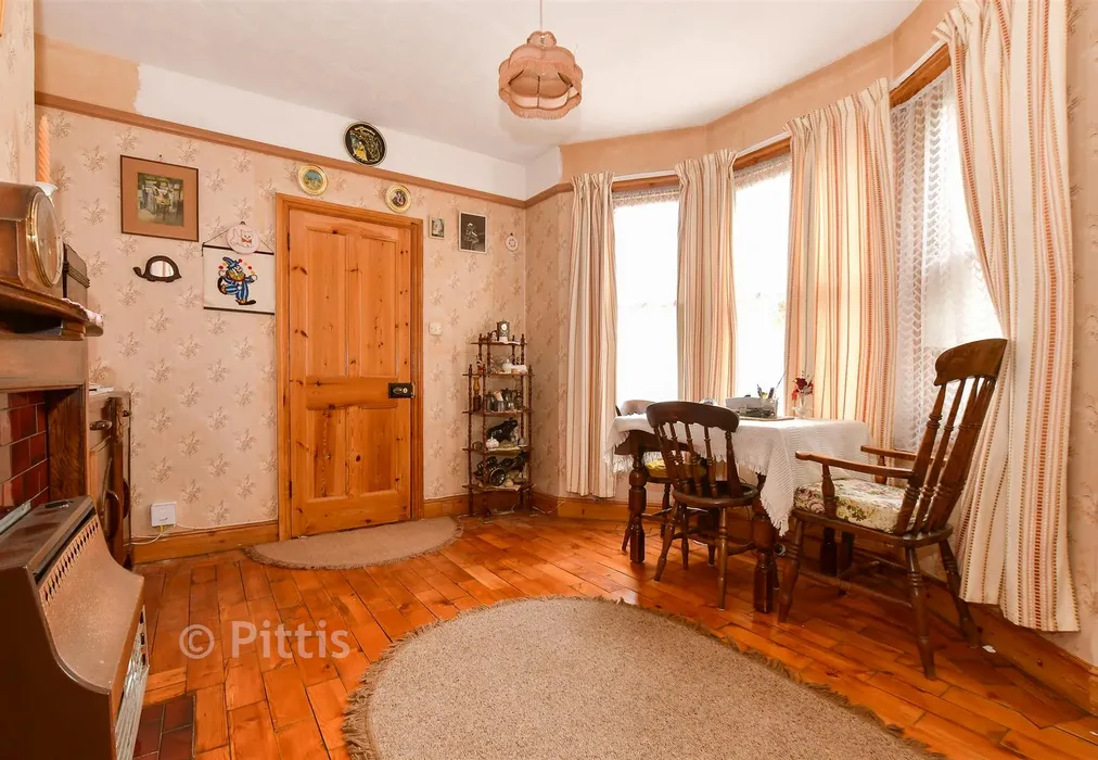 Dining Room - St. John's Road, Newport, Isle of Wight - Wards of Kent