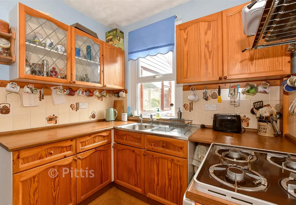 Kitchen - St. John's Road, Newport, Isle of Wight - Wards of Kent