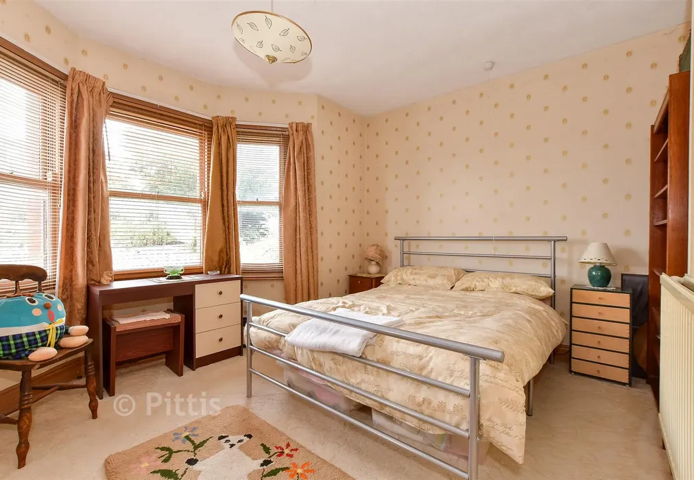 Bedroom 1 - St. John's Road, Newport, Isle of Wight - Wards of Kent