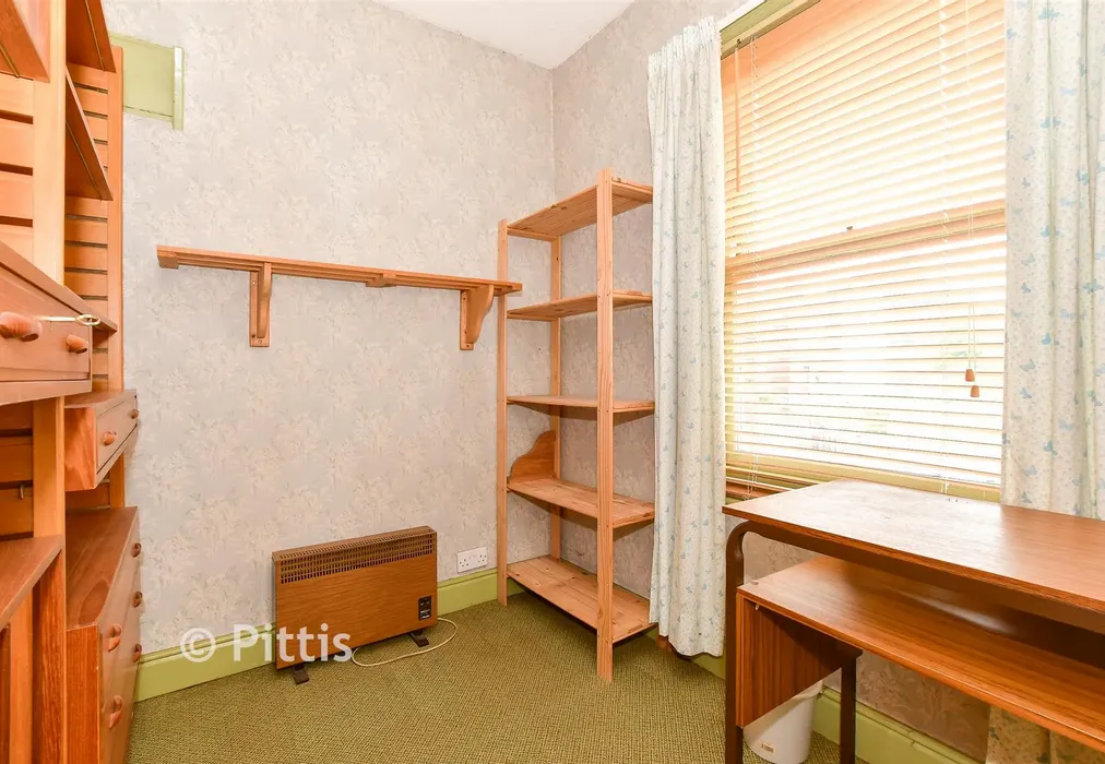 Bedroom 4 - St. John's Road, Newport, Isle of Wight - Wards of Kent
