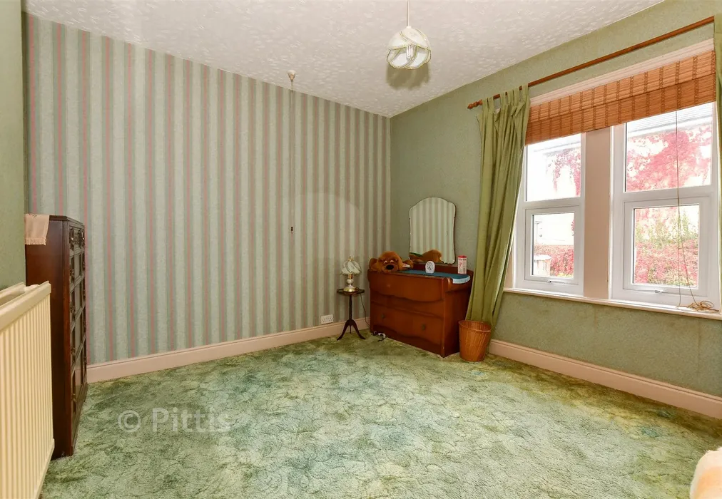 Bedroom 2 - St. John's Road, Newport, Isle of Wight - Wards of Kent