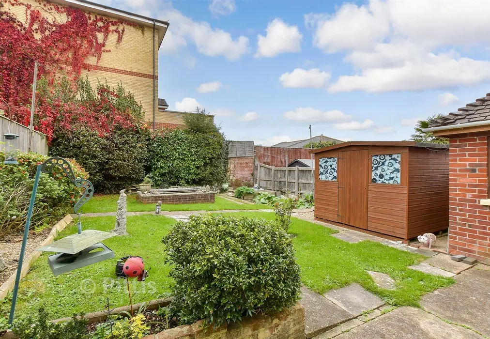 Rear Garden - St. John's Road, Newport, Isle of Wight - Wards of Kent