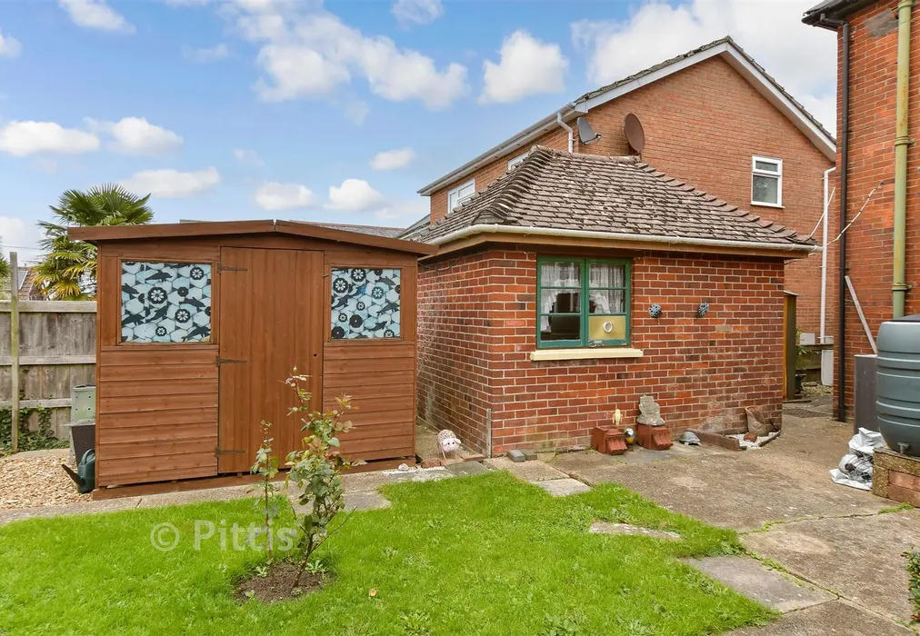 Workshop/Outbuildings - St. John's Road, Newport, Isle of Wight - Wards of Kent
