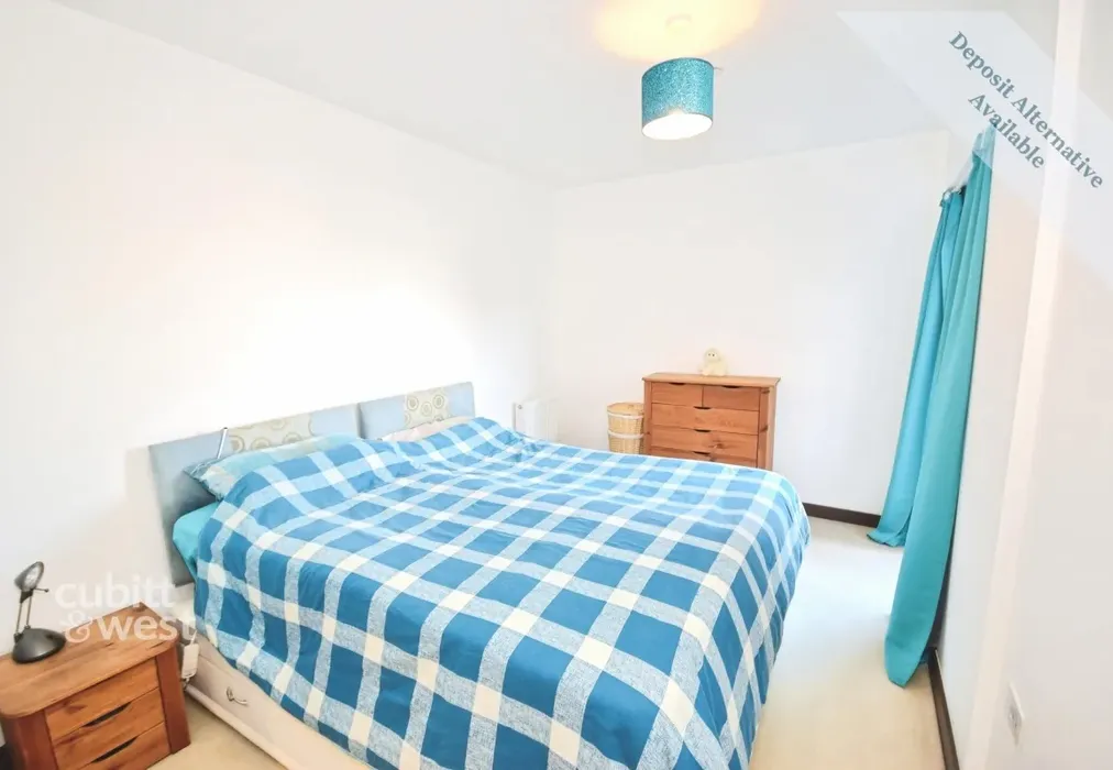 Bedroom 1 - Elizabeth Place 52 Queens Road RH19 - Wards of Kent