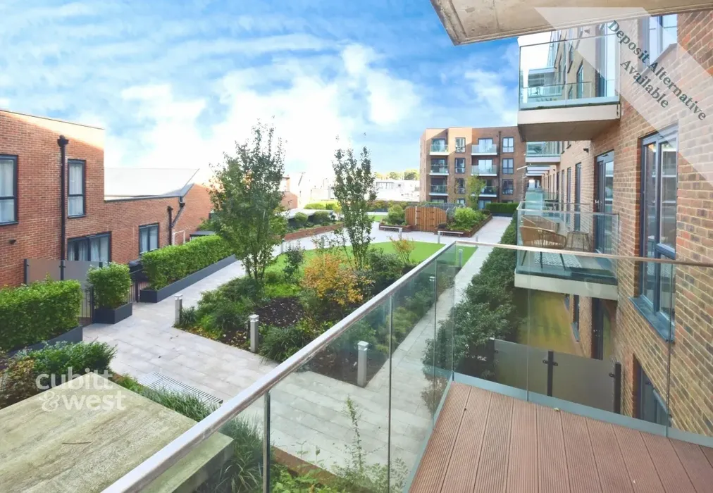 Communal Garden - Elizabeth Place 52 Queens Road RH19 - Wards of Kent