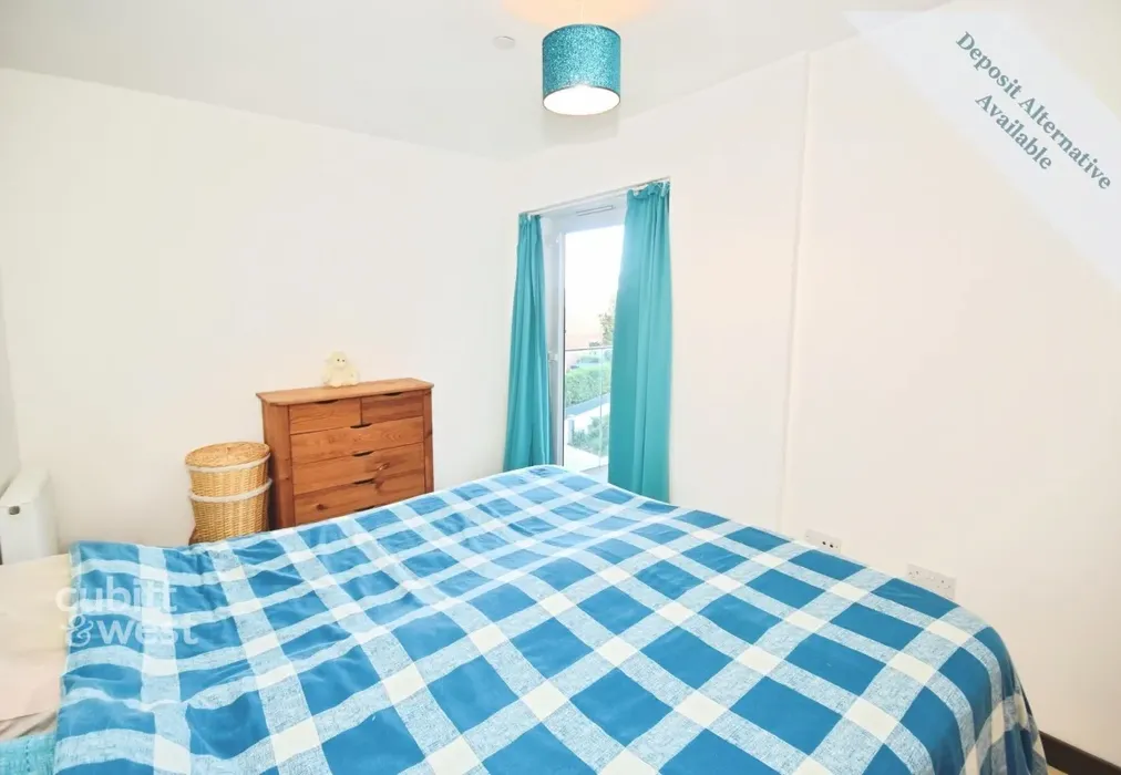 Bedroom 1 - Elizabeth Place 52 Queens Road RH19 - Wards of Kent