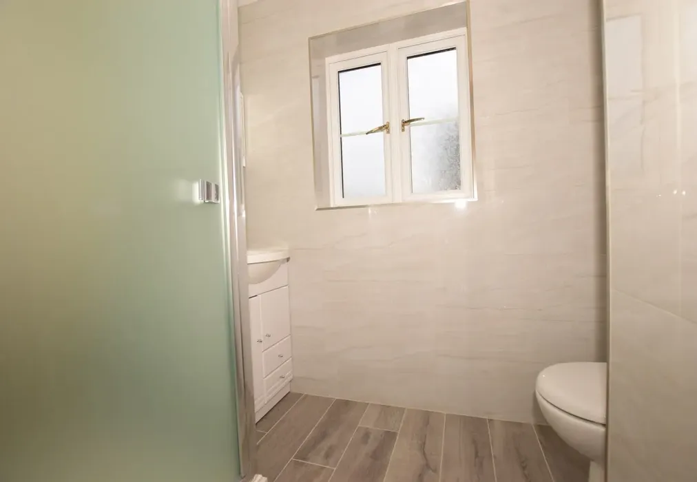 Bathroom - Homersham Canterbury CT1 - Wards of Kent
