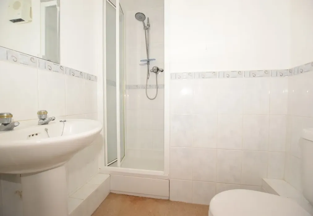 En-Suite - Homersham Canterbury CT1 - Wards of Kent