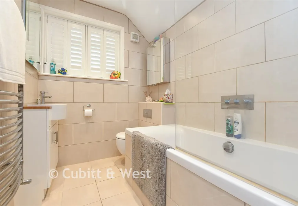 Bathroom - Slipshatch Road, Reigate, Surrey - Wards of Kent