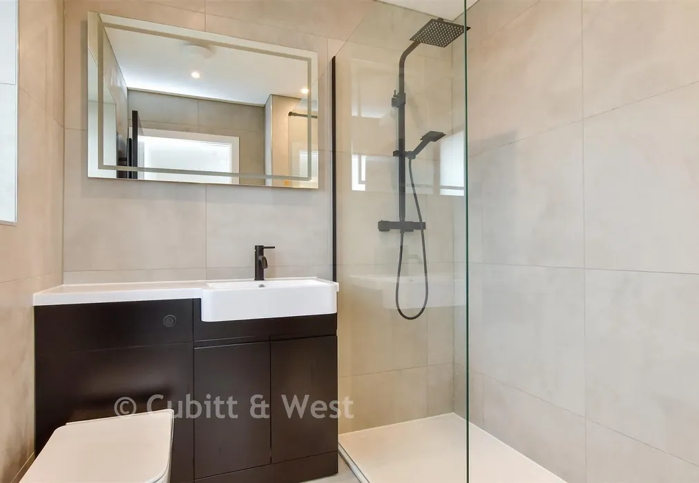 En-Suite Shower Room - The Ridgway, Woodingdean, Brighton, East Sussex - Wards of Kent